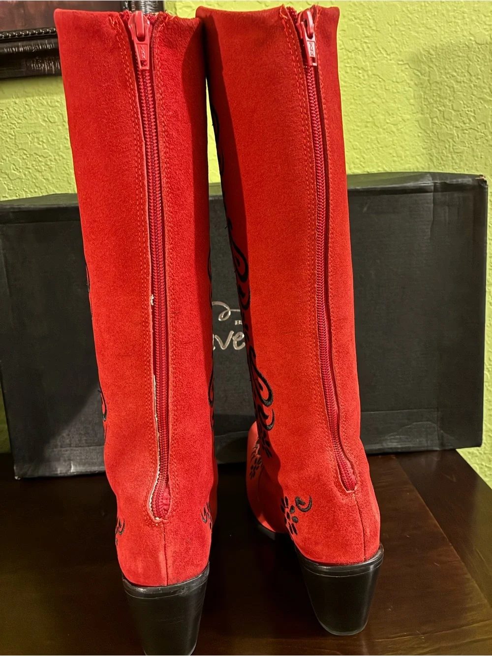 Agave Sky Margarita Women's Red Suede Embroidered Knee-High Boots size 6,5 BNWT